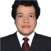 Profesor en el área de matemáticas imparte clases y desarrolla ejercicios